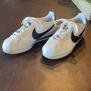 Nike Tennis Shoes